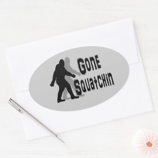 lustiger Nerdgeek, großer Fußsasquatsch Ovaler Aufkleber (Umschlag)