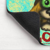 Lustiger niedlicher Hund mit Blume mousepad (Ecke)