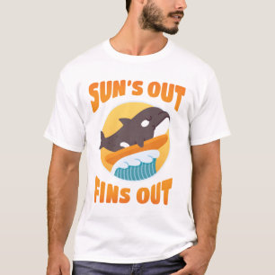 Lustiger Orca Auf Surfboard Sonne Raus Flossen Rau T-Shirt