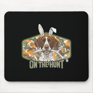 Lustiger Oster-Labrador Retriever auf der Jagd nac Mousepad