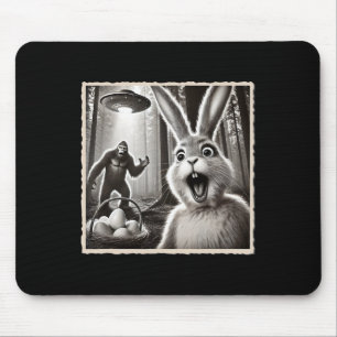 Lustiger Osterhase und Ostern, Selfie Bigfoot und Mousepad