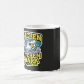 Lustiger Pickleball-Kaffeebecher Kitchen Shark Kaffeetasse (VorderseiteRechts)