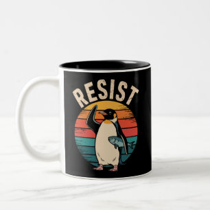 Lustiger Pinguin widersteht Protest gegen Zölle  Zweifarbige Tasse