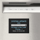 Lustiger Programmierer beim Coden Magnet (In Situ (Geschirrspüler))