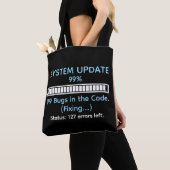 Lustiger Programmierer beim Coden Tasche (Von Nahem)
