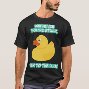 Lustiger Programmierer spricht mit der Ente Tierli T-Shirt