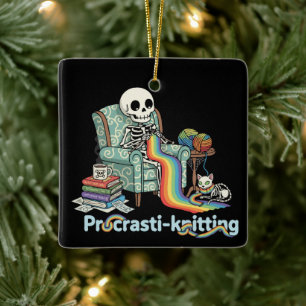 Lustiger Prokrastinations-Strick-Skelett und Katze Keramikornament