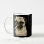 Lustiger rauchender Mops-Hund raucht Zigarette Gen Kaffeetasse (Links)