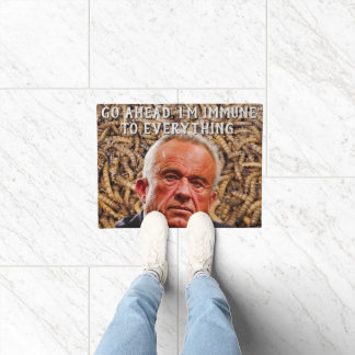 Lustiger rotgesichtiger Robert F. Kennedy Jr. und Fußmatte