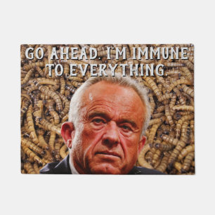 Lustiger rotgesichtiger Robert F. Kennedy Jr. und  Fußmatte