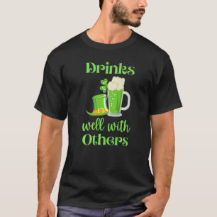 Lustiger sarkastischer Bierliebhaber trinkt gut mi T-Shirt