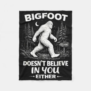 Lustiger Sasquatch-Camping-Spruch für Männer Fraue Fleecedecke