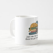 Lustiger schlafender Hund auf Büchern, "Nur noch e Kaffeetasse (Vorderseite Links)