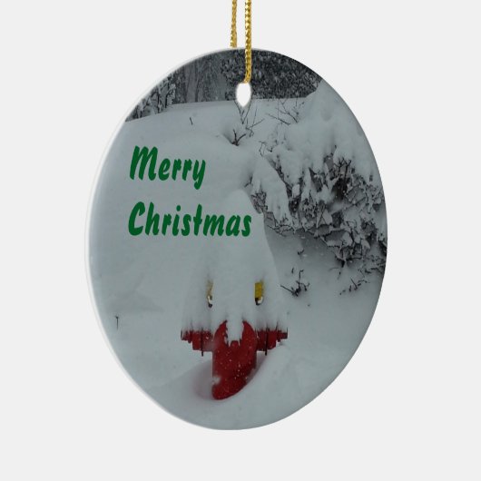 Lustiger schneebedeckter Hydrant Keramikornament (Rechts)