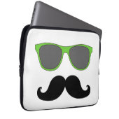 Lustiger Schnurrbart, grüne Laptopschutzhülle (Vorne Rechts)