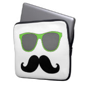 Lustiger Schnurrbart, grüne Laptopschutzhülle (Vorderseite Links)