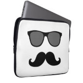 Lustiger Schnurrbart, schwarze Laptopschutzhülle (Vorne Rechts)