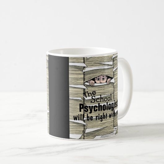 Lustiger Schulpsychologe begraben in der Kaffeetasse (VorderseiteRechts)