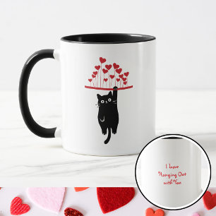 Lustiger schwarzer Kater, der am Valentinstag abhä Tasse