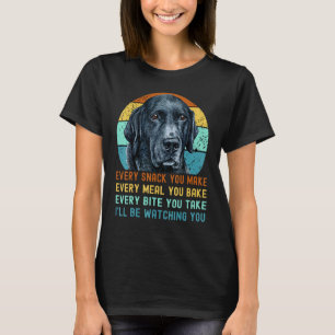 Lustiger schwarzer Lab Labrador Retriever Hund bei T-Shirt