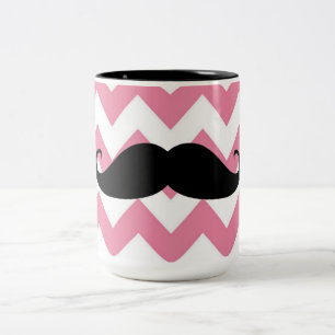 Lustiger schwarzer Schnurrbart und rosa Chevron-Mu Zweifarbige Tasse
