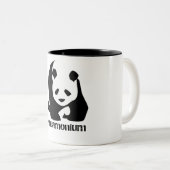 Lustiger Schwarzweiss-Panda-Bär Pandamonium Zweifarbige Tasse (VorderseiteRechts)
