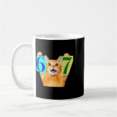Lustiger Sechs Sieben 67 Katzen-Meme-Geschenk für Kaffeetasse (Links)