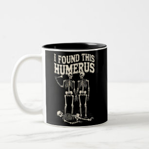 Lustiger Skelett-Humerus-Witz Halloween-Humor Zweifarbige Tasse