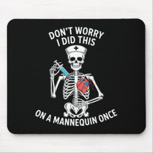 Lustiger Skelett-Krankenschwester-Schaufensterpupp Mousepad