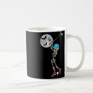 Lustiger Skelett spielt Golf Golfen Frohe Hallowee Kaffeetasse