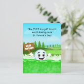 Lustiger St. Patrick’s Day Golf mit Golfball Bier  Postkarte (Stehend Vorderseite)