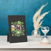 Lustiger St. Patrick's Day Mops mit Bierkrug Fotoplatte (Seite)