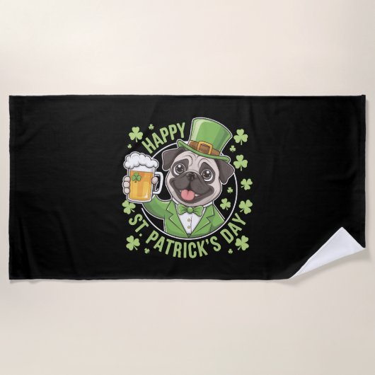 Lustiger St. Patrick's Day Mops mit Bierkrug Strandtuch (Vorderseite)
