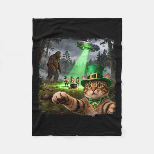 Lustiger St. Patricks Katzen-Alien-Bigfoot-glückli Fleecedecke (Vorderseite)