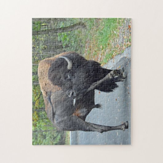 Lustiger Stier-Bison, der seine Testikel leckt Puzzle (Vertikal)