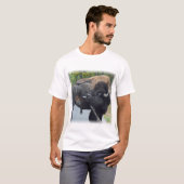 Lustiger Stier-Bison, der seine Testikel leckt T-Shirt (Vorne ganz)