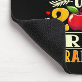 Lustiger stolzer kleiner Bruder eines Absolventen Mousepad (Ecke)