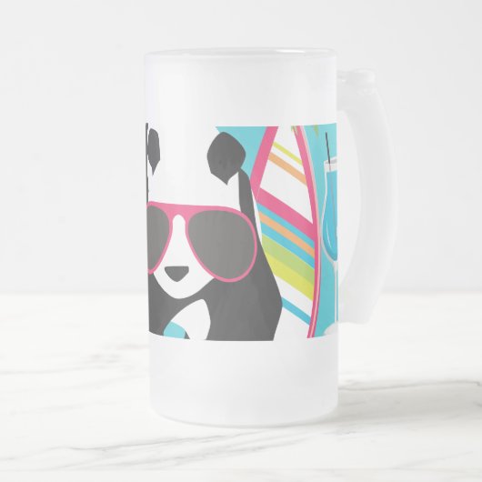 Lustiger surfende Panda-Bärn-Strand-Gammler-coole Mattglas Bierglas (VorderseiteRechts)