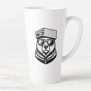 Lustiger süßer Bär mit einem Käsehobel-Hut Milchtasse