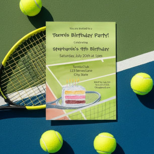 Lustiger Tennis-Geburtstagskuchen serviert auf ein Einladung