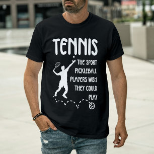 Lustiger Tennis vs Pickleball Tennisspieler beim A T-Shirt