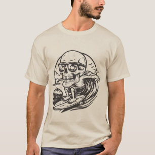 Lustiger Totenkopf beim Surfen mit Trinken von Kok T-Shirt