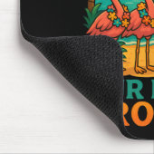 Lustiger tropischer Strandurlaub Rosa Flamingo Mousepad (Ecke)