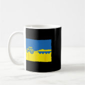 Lustiger ukrainischer Bauer mit Traktor stiehlt ei Kaffeetasse (Links)