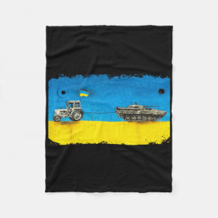 Lustiger ukrainischer Bauer zieht Panzer mit Trakt Fleecedecke
