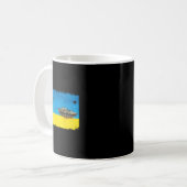 Lustiger ukrainischer Bauer zieht Panzer mit Trakt Kaffeetasse (Vorderseite Links)