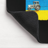 Lustiger ukrainischer Bauer zieht Panzer mit Trakt Mousepad (Ecke)