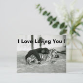 Lustiger Valentinstag-Affe und Tiger Feiertagspostkarte (Stehend Vorderseite)