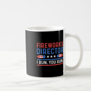 Lustiger vierter 4. Juli Feuerwerksdirektor Ich la Kaffeetasse