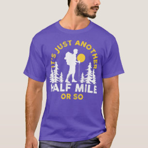 Lustiger Wanderer Wandern Es Ist Nur Noch Eine Hal T-Shirt